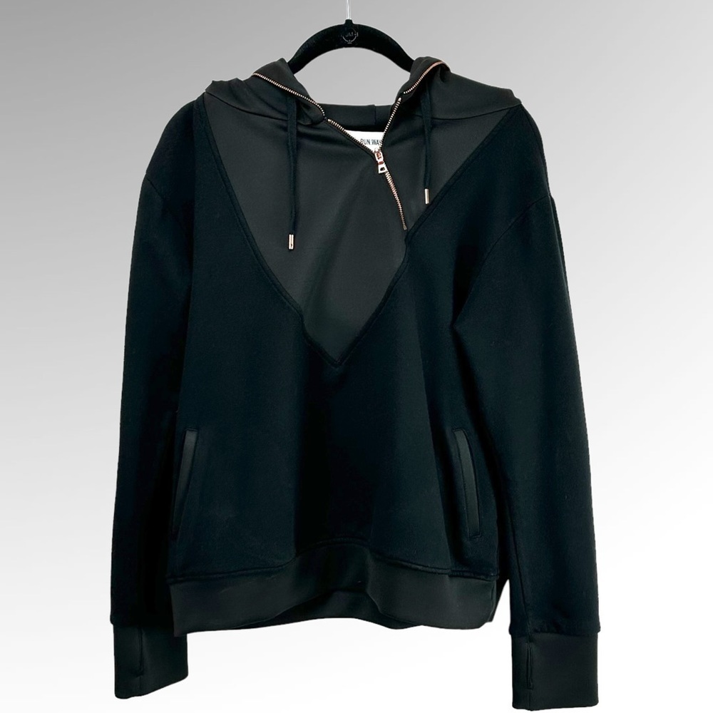 RUNWAY Women’s Black Hoodie Sweatshirt Size M
